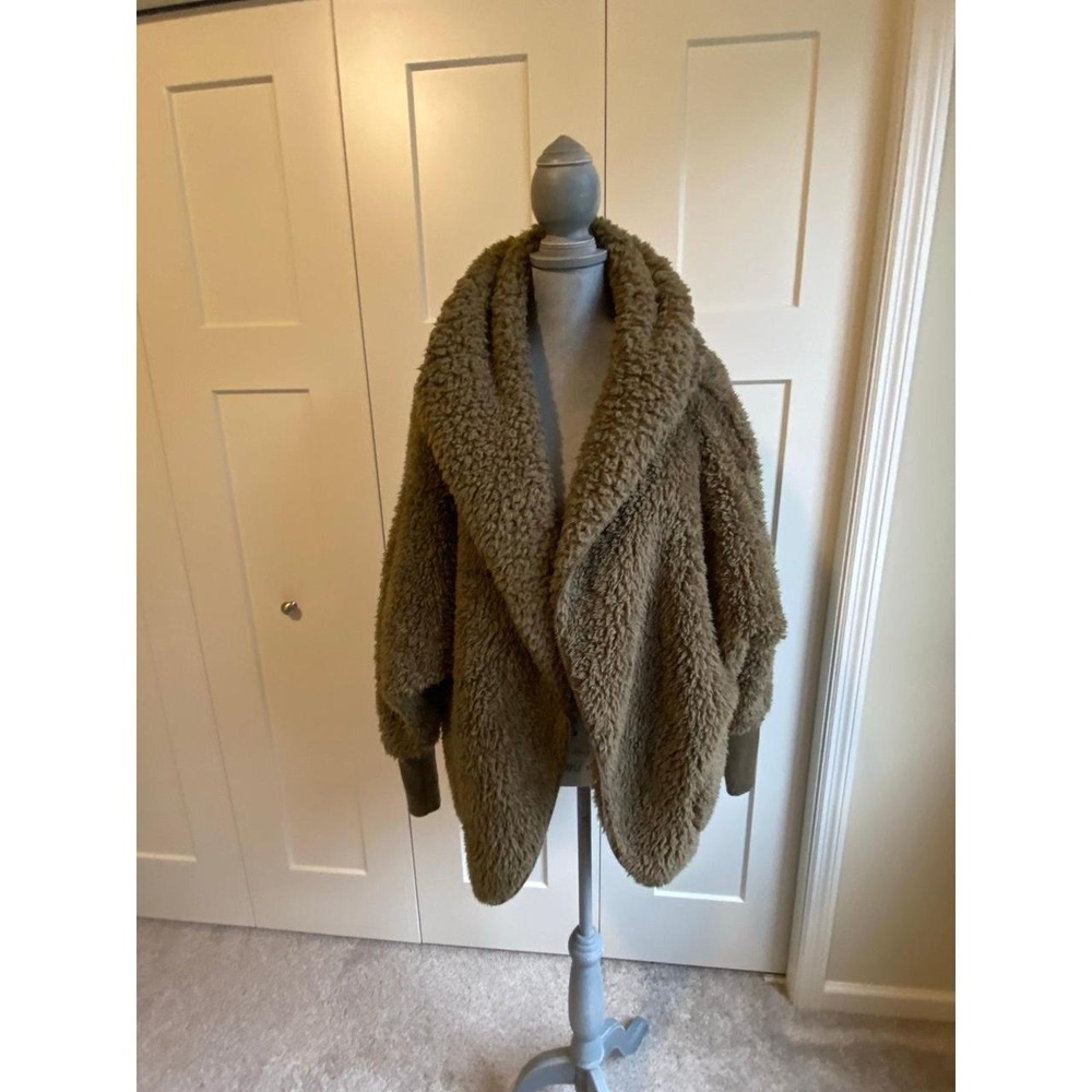 Nordic Beach OSFM Hood Shawl Body Wrap Winter Soft Light Fluffy Pockets